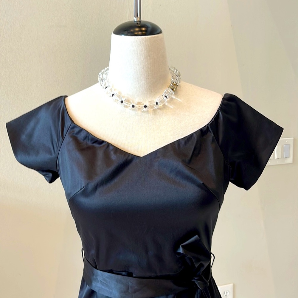 A beautiful Little Black Dress- classy!! - Picture 3 of 7